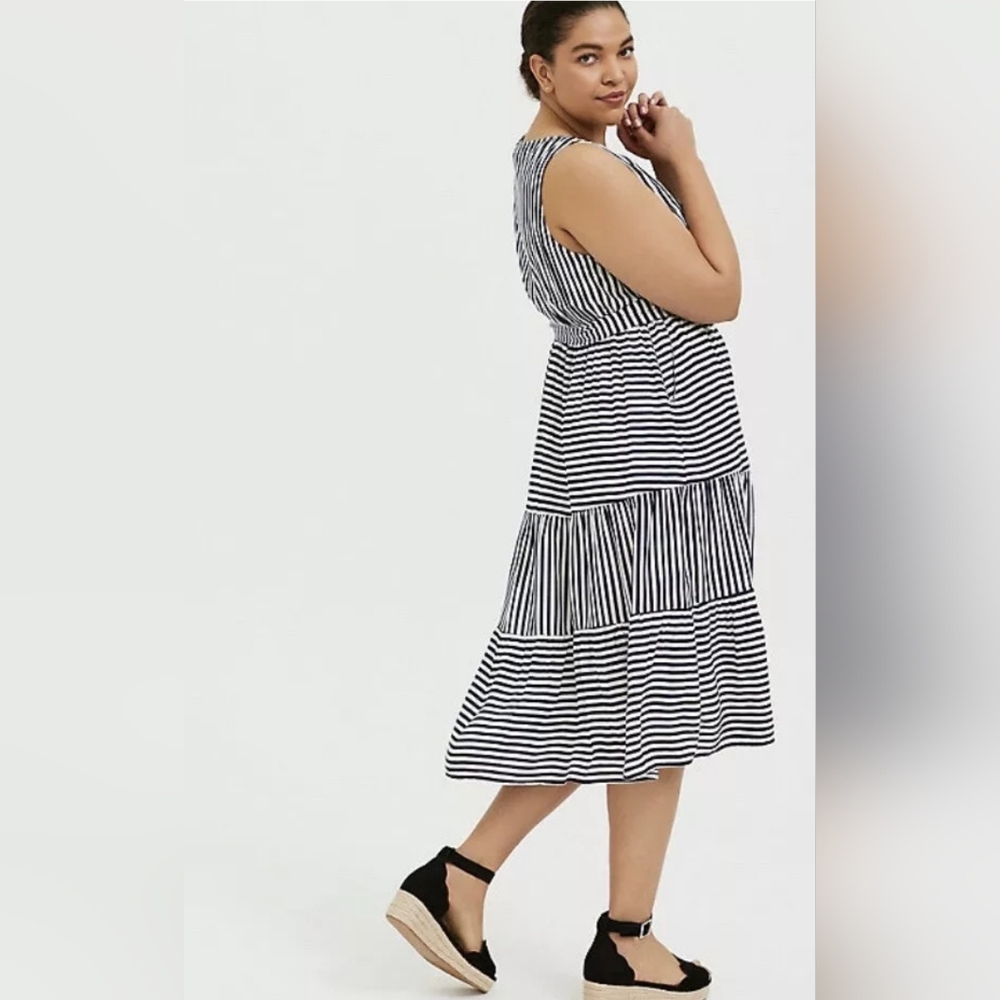 Torrid 100% Rayon Midi Blue & White Striped Tiered Sleeveless Dress size 1X - Picture 2 of 5